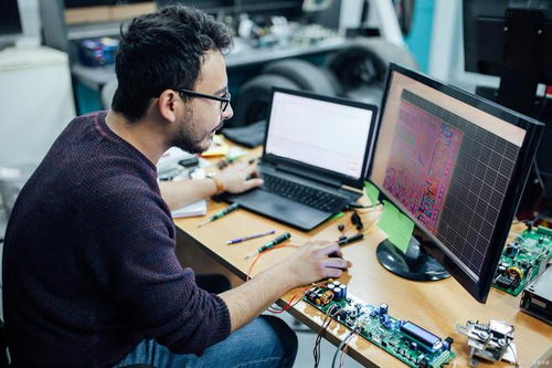 人工智能時(shí)代下軟件開(kāi)發(fā)行業(yè)的轉(zhuǎn)型與挑戰(zhàn)